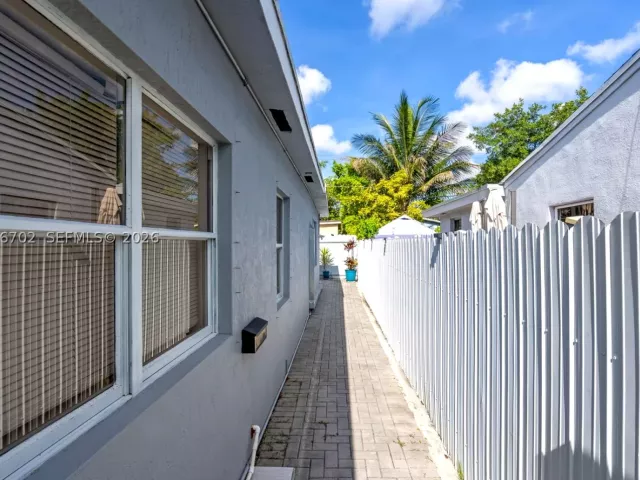 3-bedroom home for sale in Miami - 801 NW 17th Ct - MondialRealty