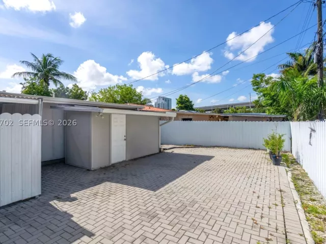 3-bedroom home for sale in Miami - 801 NW 17th Ct - MondialRealty