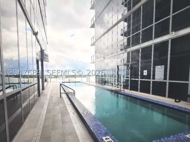 2-bedroom condo for sale in Miami - 1100 Biscayne Blvd 3708 - MondialRealty