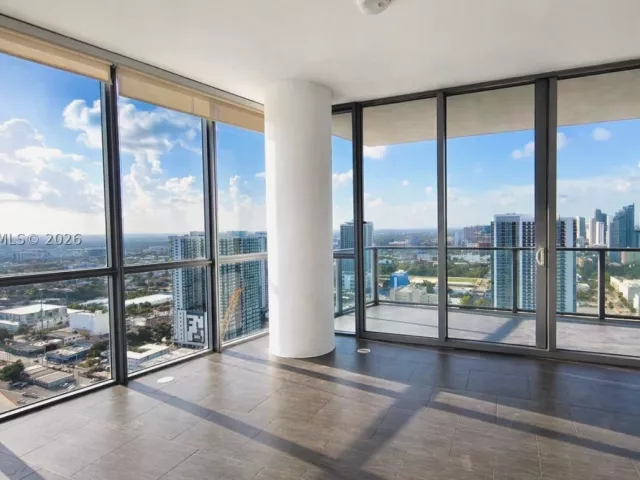 2-bedroom condo for sale in Miami - 1100 Biscayne Blvd 3708 - MondialRealty