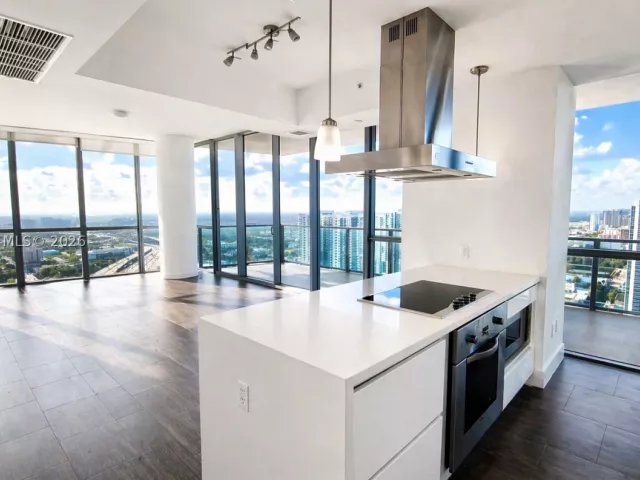 2-bedroom condo for sale in Miami - 1100 Biscayne Blvd 3708 - MondialRealty