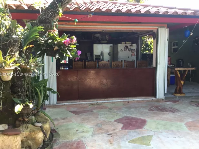 4-bedroom home for sale in Miami - 10955 SW 56th St - MondialRealty