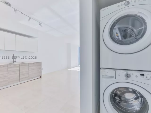 1-bedroom condo for rent in Miami - 1300 Brickell Bay Dr 1206 - MondialRealty