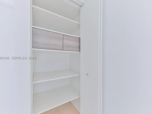 1-bedroom condo for rent in Miami - 1300 Brickell Bay Dr 1206 - MondialRealty