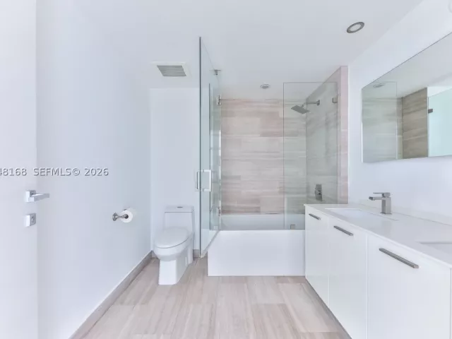 1-bedroom condo for rent in Miami - 1300 Brickell Bay Dr 1206 - MondialRealty
