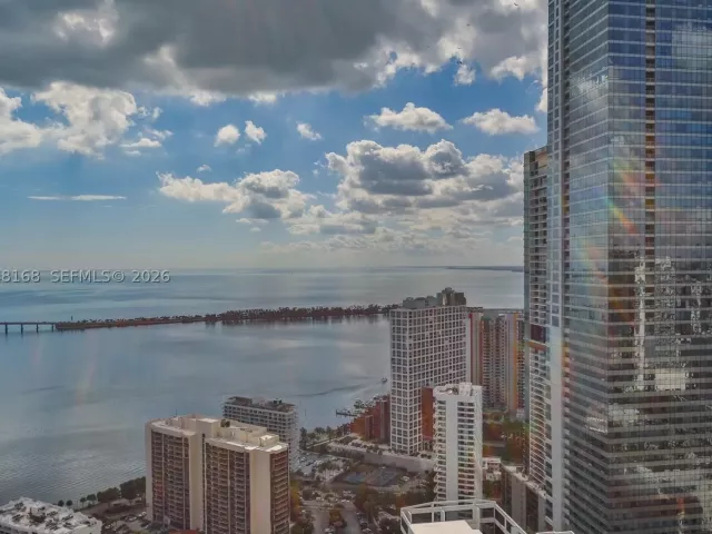 1-bedroom condo for rent in Miami - 1300 Brickell Bay Dr 1206 - MondialRealty