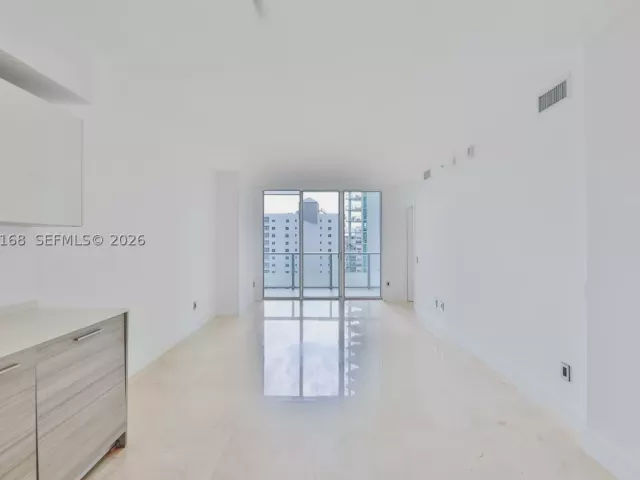 1-bedroom condo for rent in Miami - 1300 Brickell Bay Dr 1206 - MondialRealty