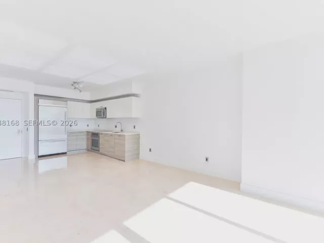 1-bedroom condo for rent in Miami - 1300 Brickell Bay Dr 1206 - MondialRealty