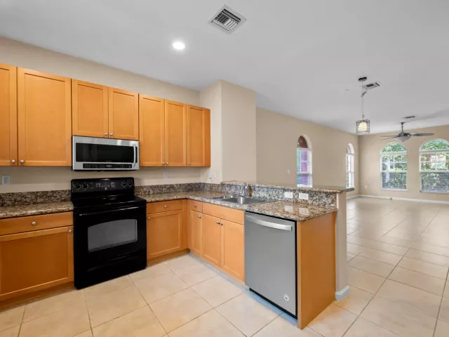 3-bedroom home for sale in Fort Lauderdale - 1033 NE 17th Way 905 - MondialRealty