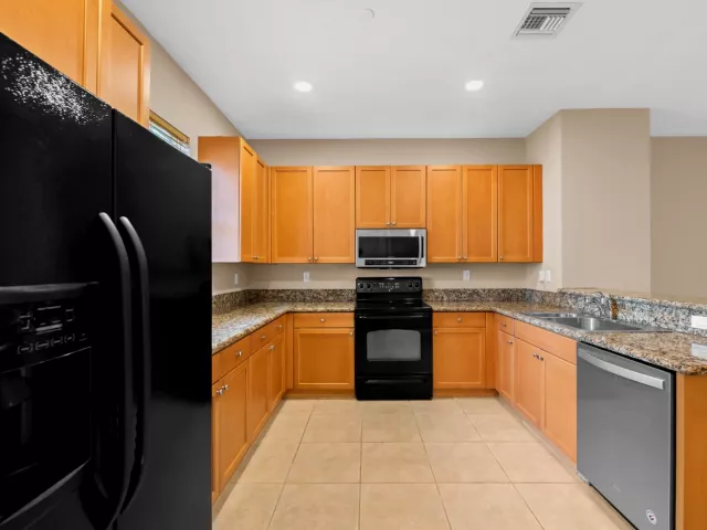 3-bedroom home for sale in Fort Lauderdale - 1033 NE 17th Way 905 - MondialRealty