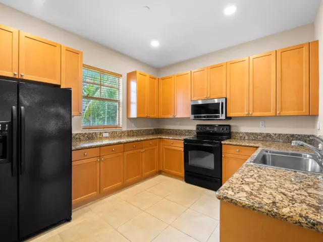 3-bedroom home for sale in Fort Lauderdale - 1033 NE 17th Way 905 - MondialRealty
