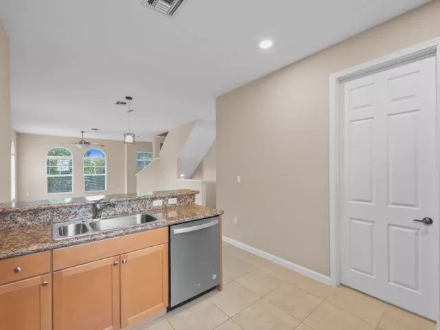 3-bedroom home for sale in Fort Lauderdale - 1033 NE 17th Way 905 - MondialRealty