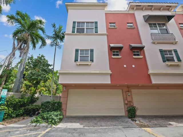 3-bedroom home for sale in Fort Lauderdale - 1033 NE 17th Way 905 - MondialRealty