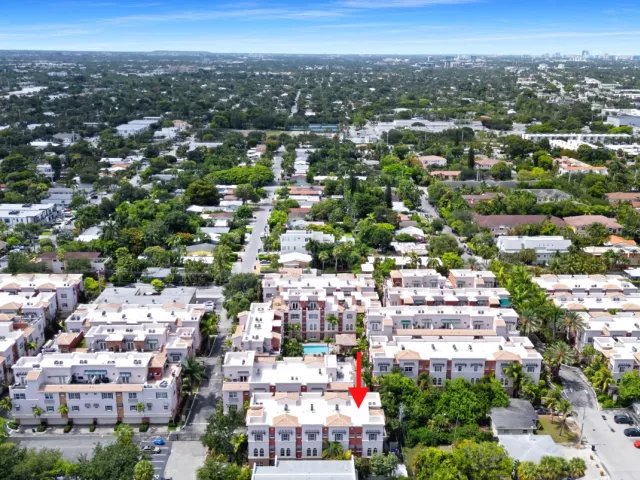3-bedroom home for sale in Fort Lauderdale - 1033 NE 17th Way 905 - MondialRealty