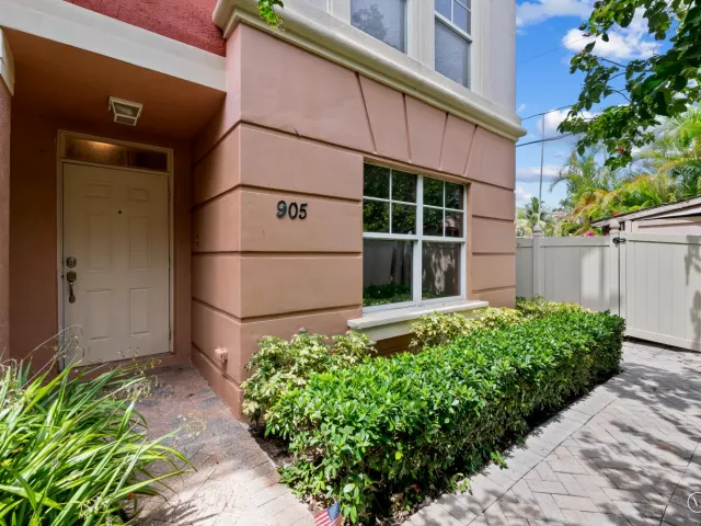 3-bedroom home for sale in Fort Lauderdale - 1033 NE 17th Way 905 - MondialRealty
