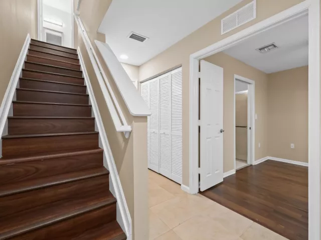 3-bedroom home for sale in Fort Lauderdale - 1033 NE 17th Way 905 - MondialRealty