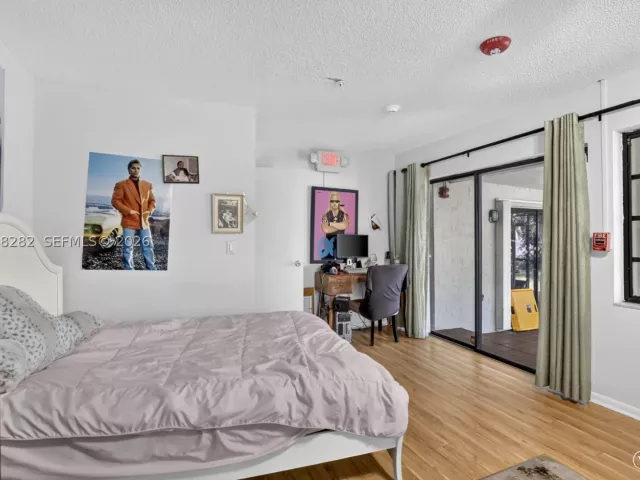 3-bedroom home for sale in Cooper City - 12104 Landing Way - MondialRealty