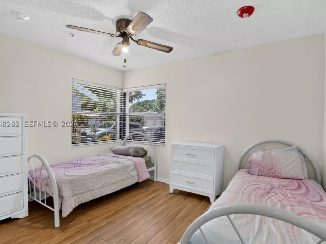 3-bedroom home for sale in Cooper City - 12104 Landing Way - MondialRealty