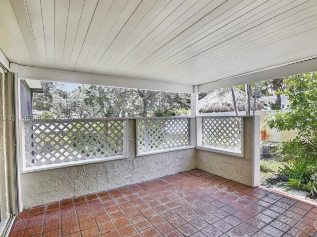 3-bedroom home for sale in Cooper City - 12104 Landing Way - MondialRealty