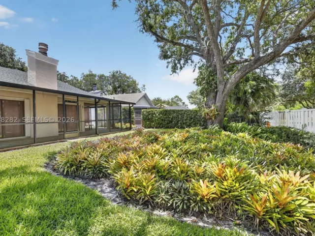 3-bedroom home for sale in Cooper City - 12104 Landing Way - MondialRealty