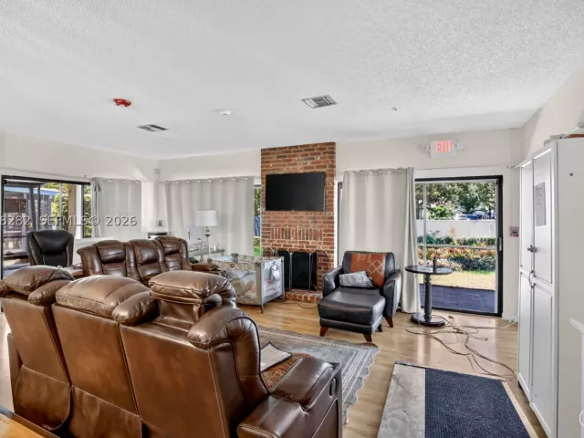 3-bedroom home for sale in Cooper City - 12104 Landing Way - MondialRealty