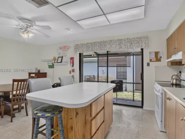 3-bedroom home for sale in Cooper City - 12104 Landing Way - MondialRealty