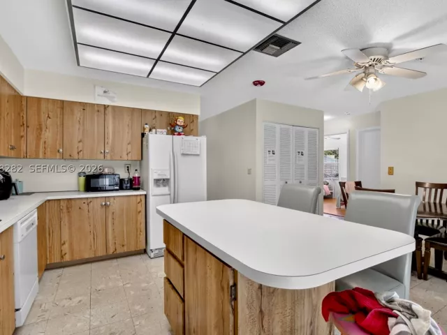 3-bedroom home for sale in Cooper City - 12104 Landing Way - MondialRealty