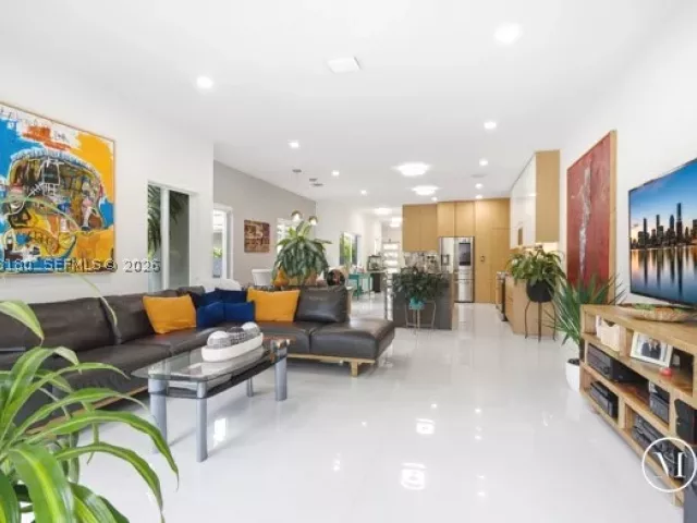 3-bedroom home for sale in Miami - 2931 SW 38th Ct 2 - MondialRealty