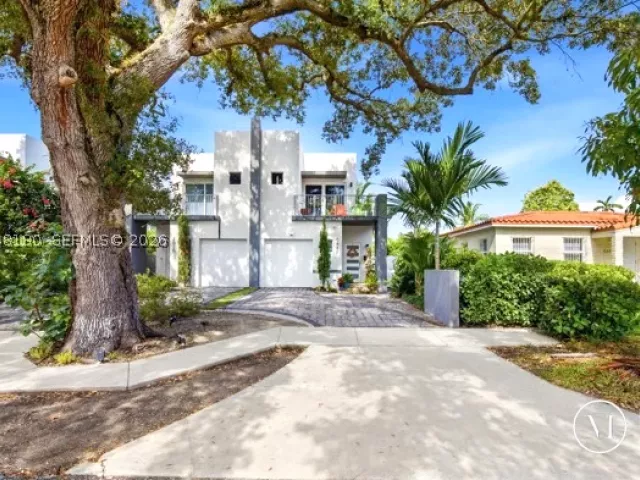 3-bedroom home for sale in Miami - 2931 SW 38th Ct 2 - MondialRealty