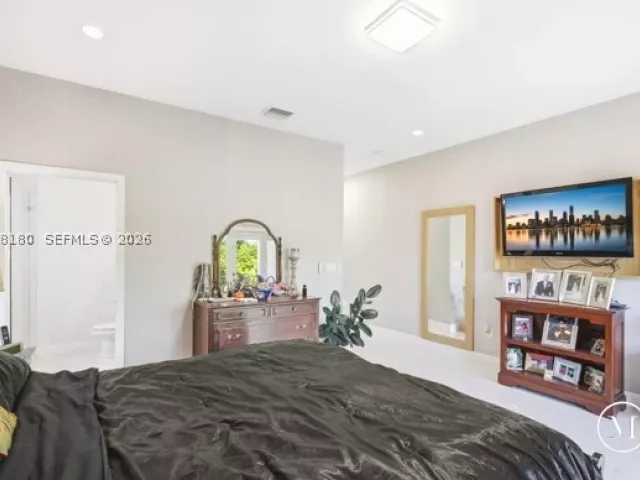 3-bedroom home for sale in Miami - 2931 SW 38th Ct 2 - MondialRealty