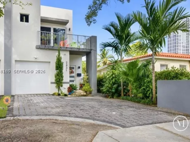 3-bedroom home for sale in Miami - 2931 SW 38th Ct 2 - MondialRealty