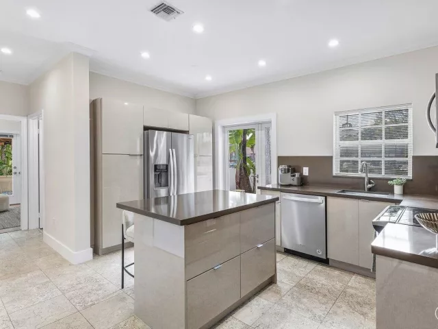 3-bedroom home for rent in Boca Raton - 200 NE 2nd Street - MondialRealty