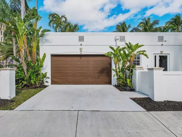 3-bedroom home for rent in Boca Raton - 200 NE 2nd Street - MondialRealty