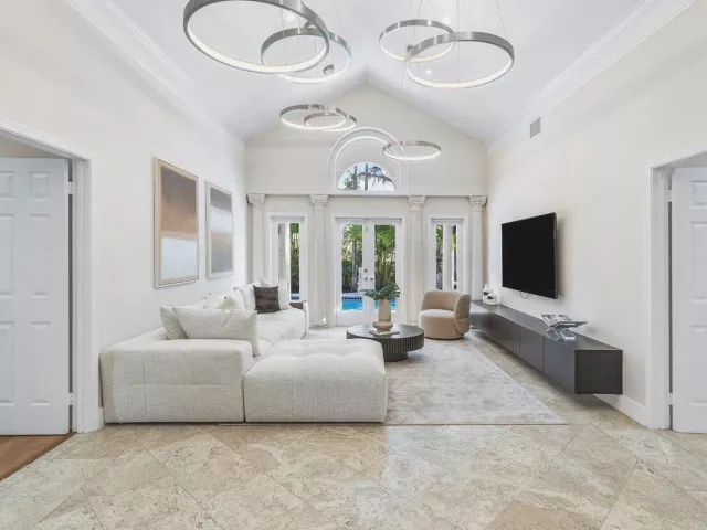 3-bedroom home for rent in Boca Raton - 200 NE 2nd Street - MondialRealty