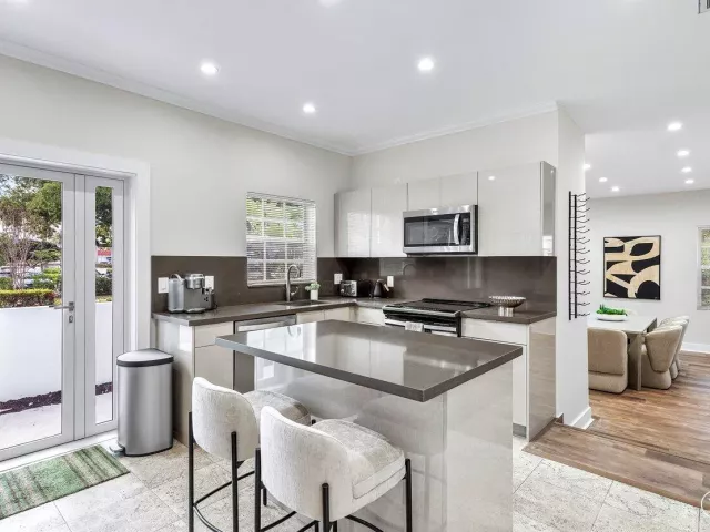 3-bedroom home for rent in Boca Raton - 200 NE 2nd Street - MondialRealty