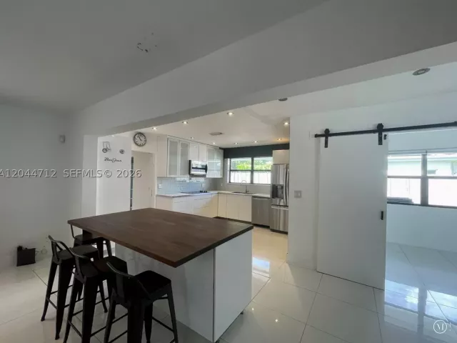 3-bedroom home for rent in North Miami - 2115 Alamanda Dr - MondialRealty