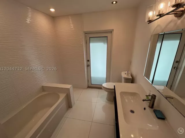 3-bedroom home for rent in North Miami - 2115 Alamanda Dr - MondialRealty