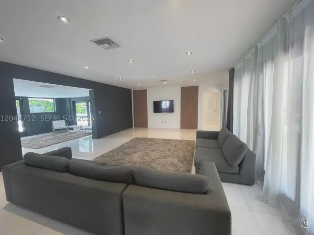 3-bedroom home for rent in North Miami - 2115 Alamanda Dr - MondialRealty