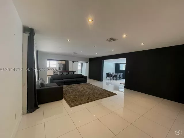 3-bedroom home for rent in North Miami - 2115 Alamanda Dr - MondialRealty