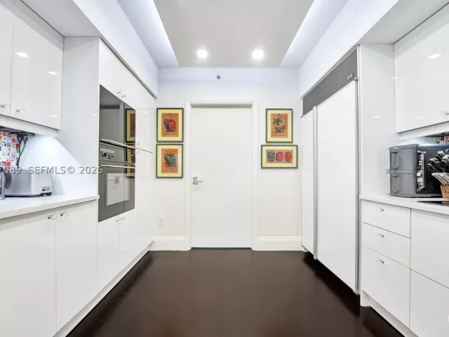 2-bedroom condo for sale in Miami Beach - 1455 Ocean Dr 904 - MondialRealty