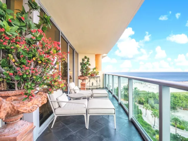 2-bedroom condo for sale in Miami Beach - 1455 Ocean Dr 904 - MondialRealty
