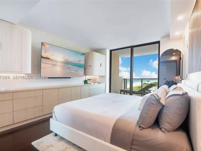 2-bedroom condo for sale in Miami Beach - 1455 Ocean Dr 904 - MondialRealty
