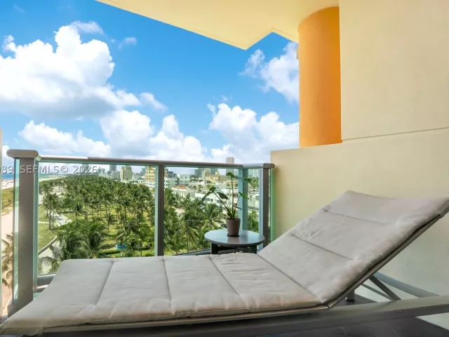 2-bedroom condo for sale in Miami Beach - 1455 Ocean Dr 904 - MondialRealty