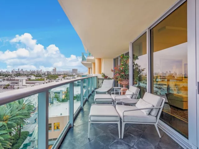 2-bedroom condo for sale in Miami Beach - 1455 Ocean Dr 904 - MondialRealty