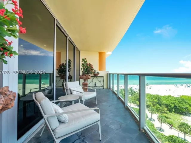 2-bedroom condo for sale in Miami Beach - 1455 Ocean Dr 904 - MondialRealty
