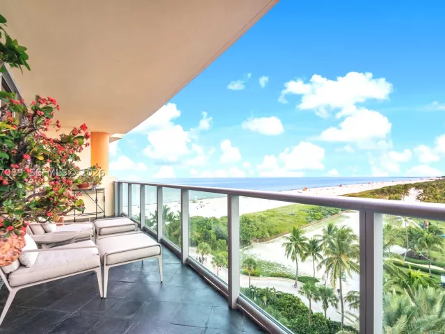 2-bedroom condo for sale in Miami Beach - 1455 Ocean Dr 904 - MondialRealty