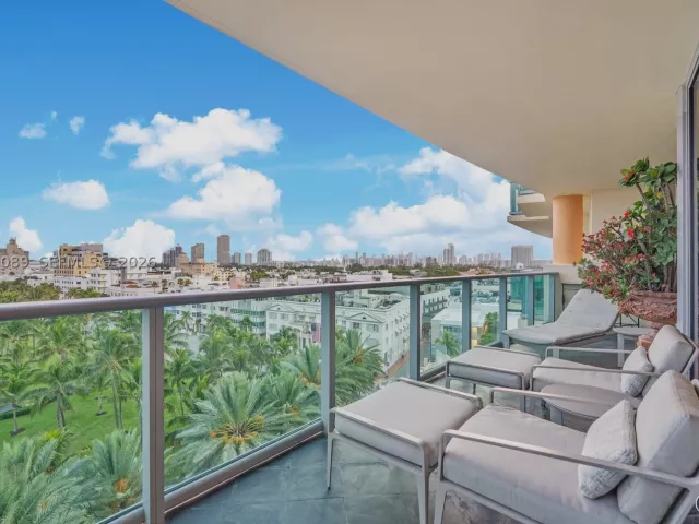2-bedroom condo for sale in Miami Beach - 1455 Ocean Dr 904 - MondialRealty