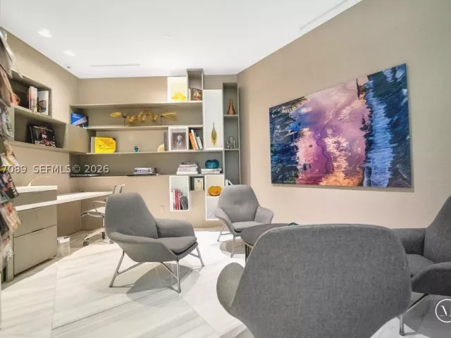 2-bedroom condo for sale in Miami Beach - 1455 Ocean Dr 904 - MondialRealty