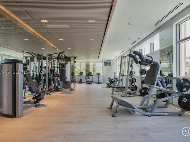 2-bedroom condo for sale in Miami Beach - 1455 Ocean Dr 904 - MondialRealty