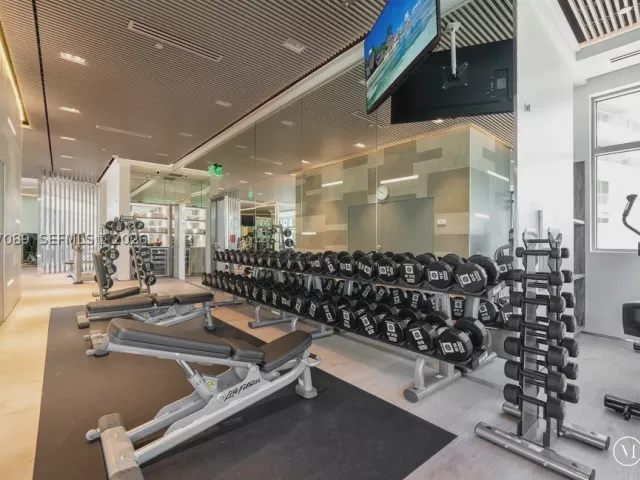 2-bedroom condo for sale in Miami Beach - 1455 Ocean Dr 904 - MondialRealty